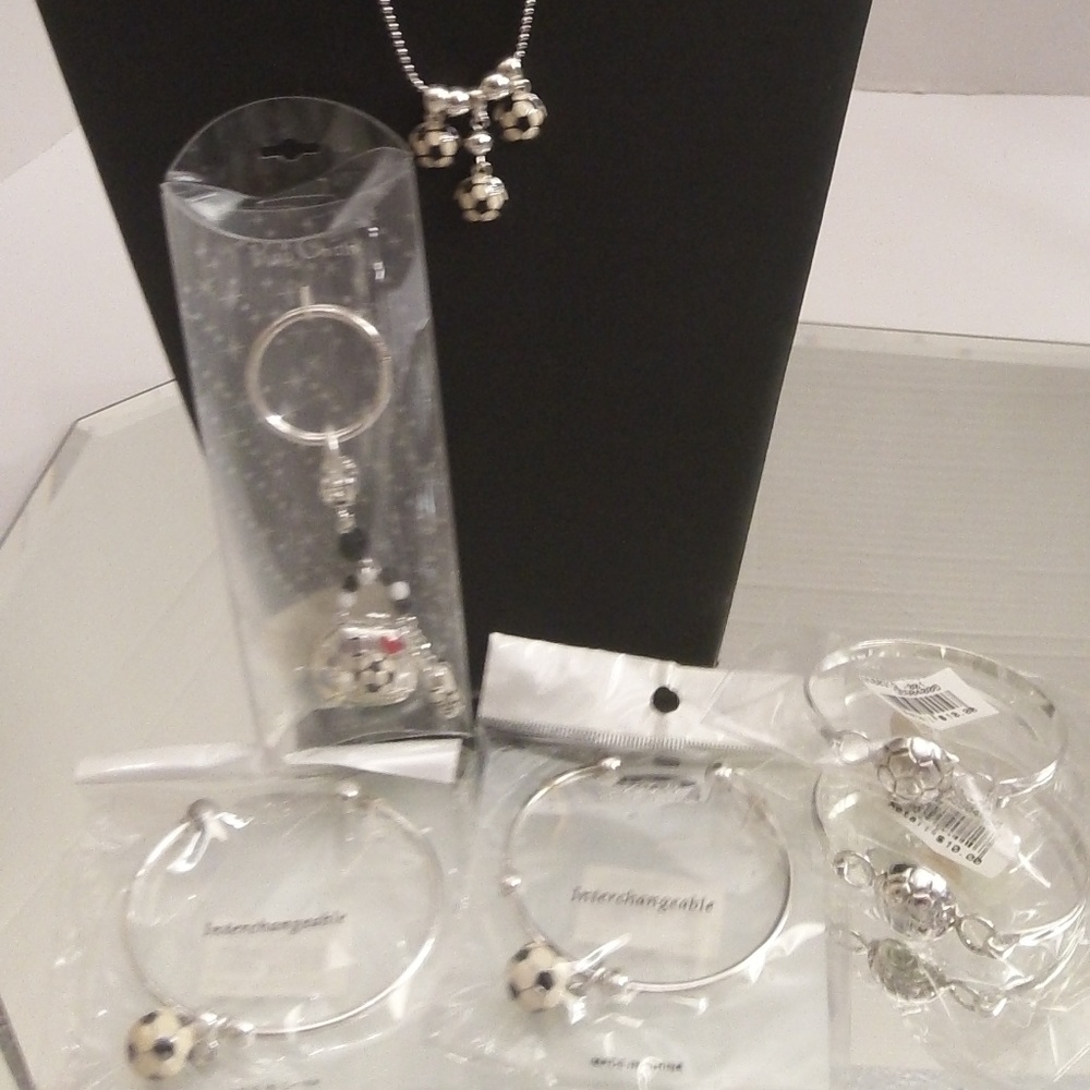 NWTS I LOVE SOCCER NECKLACE EARRINGS KEYCHAIN & BR